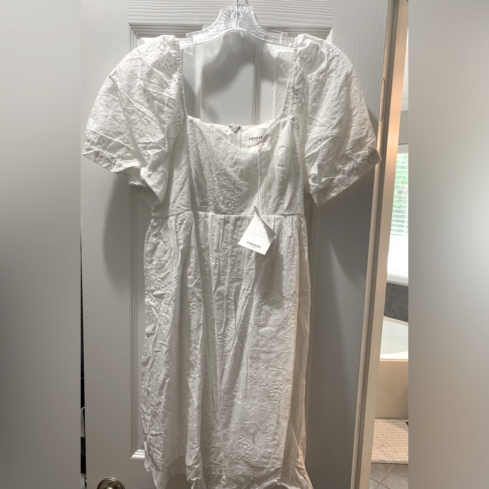 Host Pick! 💕NWT medium bridal engagement party dress Andree white sprin outfit